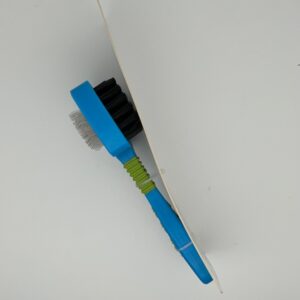 Brosse carde double métal et nylon bleu vert